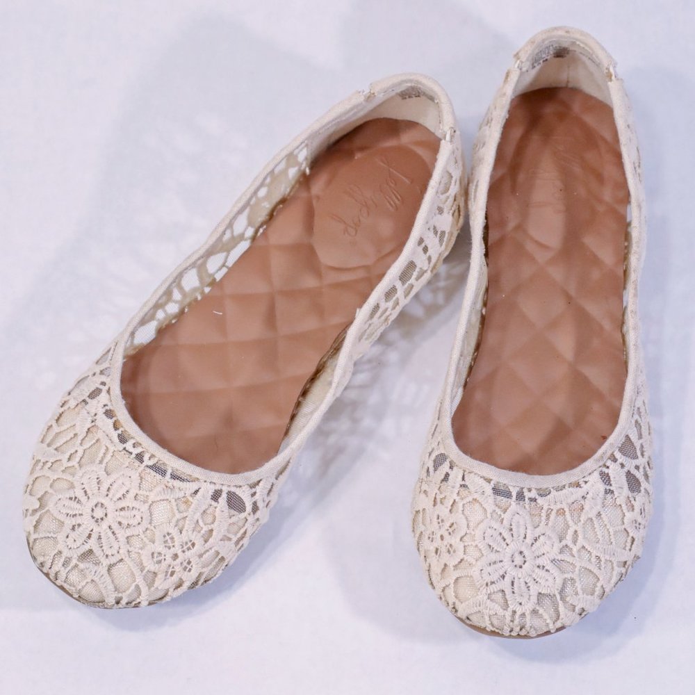 Off-white ballet flats